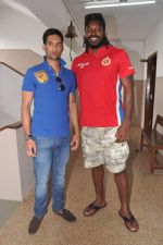 Chris Gayle and Siddharth Mallya spend time with NGO kids in Worli, Mumbai on 26th April 2013 (79).JPG